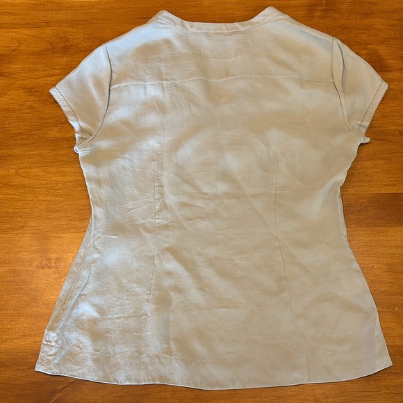 BODEN SILK BLOUSE WOMEN’S SIZE 10 EUC 100% SILK Pale Grey Gray V-Neck Ruffle 🩶 - Picture 11 of 16